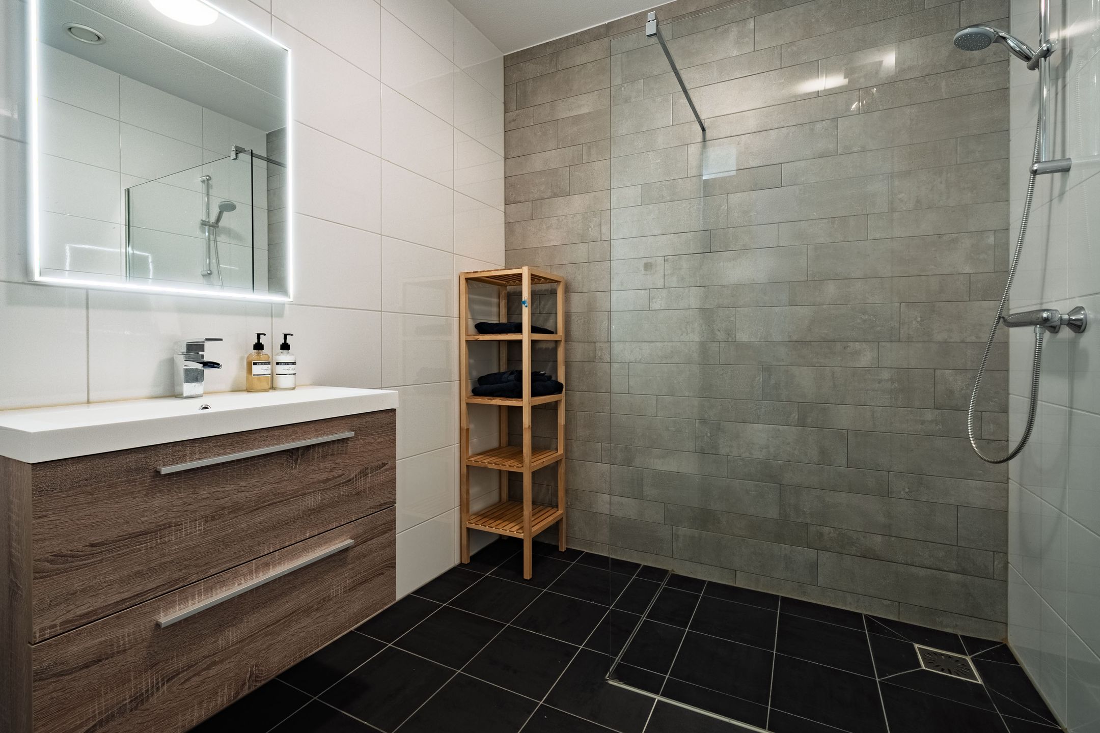 Photo 24 of Van Arnhemhof 6