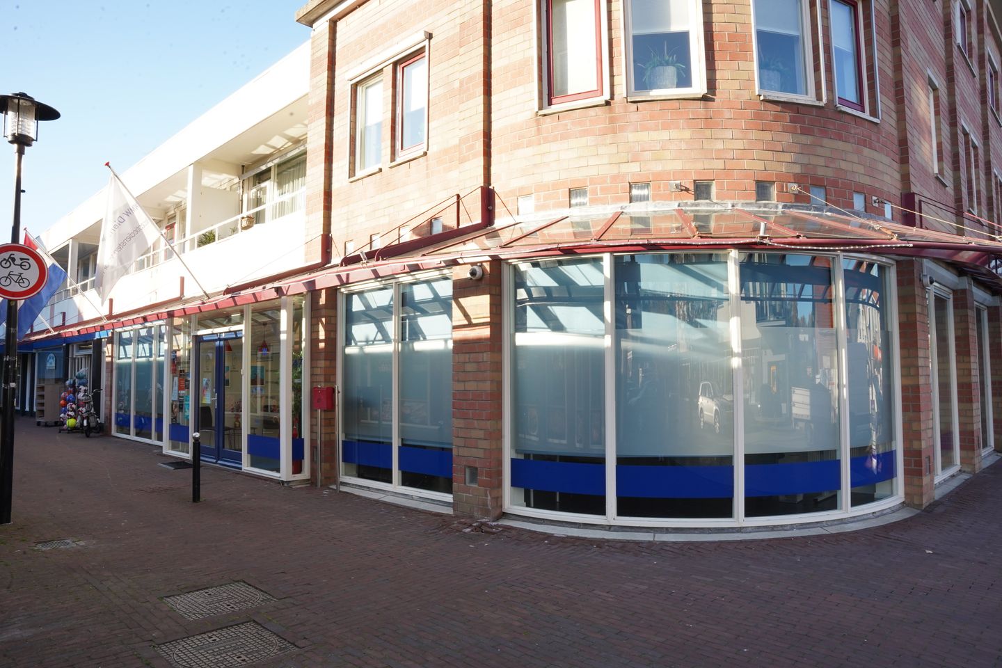 View photo 4 of Raadhuisplein 43