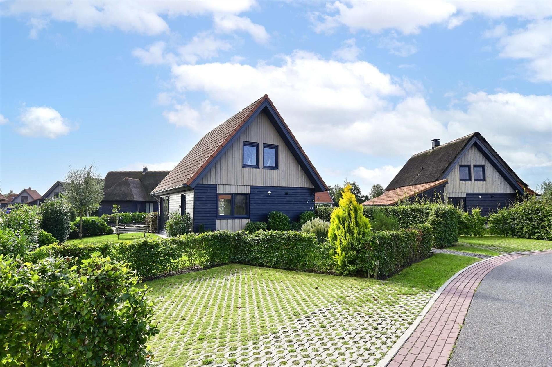 3-bedroom freehold villa in Ossenzijl — photo 1 of 5