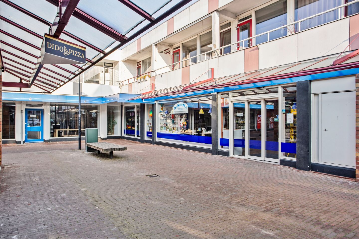 View photo 2 of Raadhuisplein 45