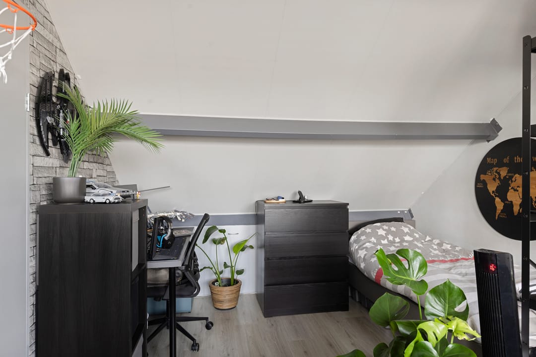 Well-Maintained Corner House with 4 Bedrooms, Energy Label A, and Spacious Garden in Quiet Warnsveld Location — 22