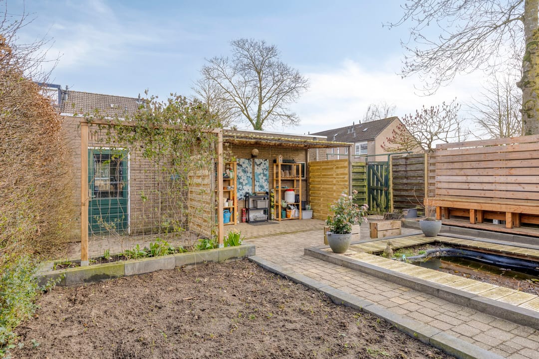 Well-Maintained Corner House with 4 Bedrooms, Energy Label A, and Spacious Garden in Quiet Warnsveld Location — 25