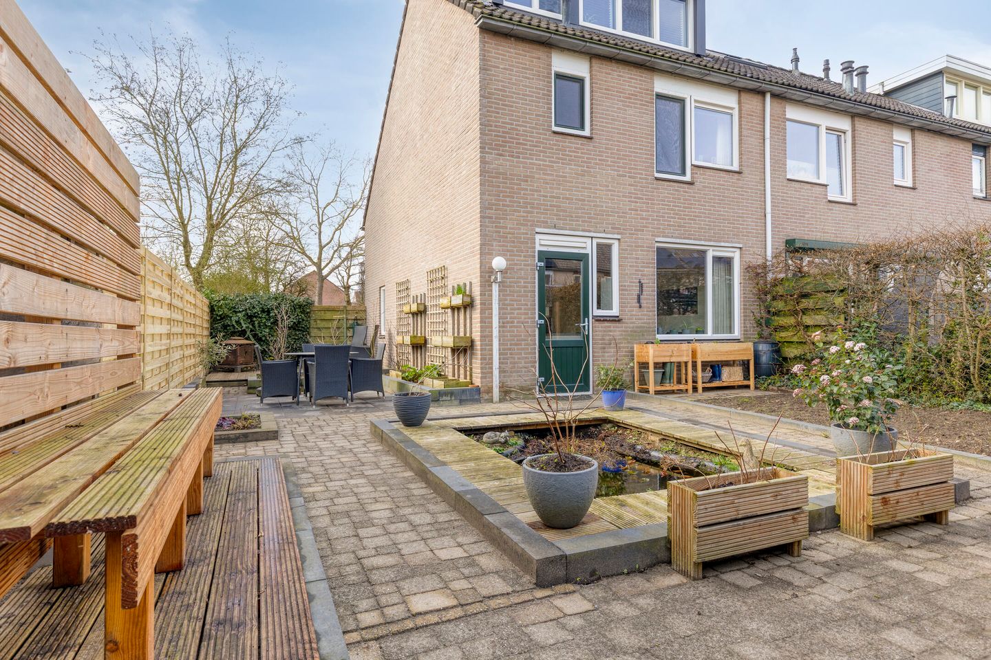 Well-Maintained Corner House with 4 Bedrooms, Energy Label A, and Spacious Garden in Quiet Warnsveld Location — 24