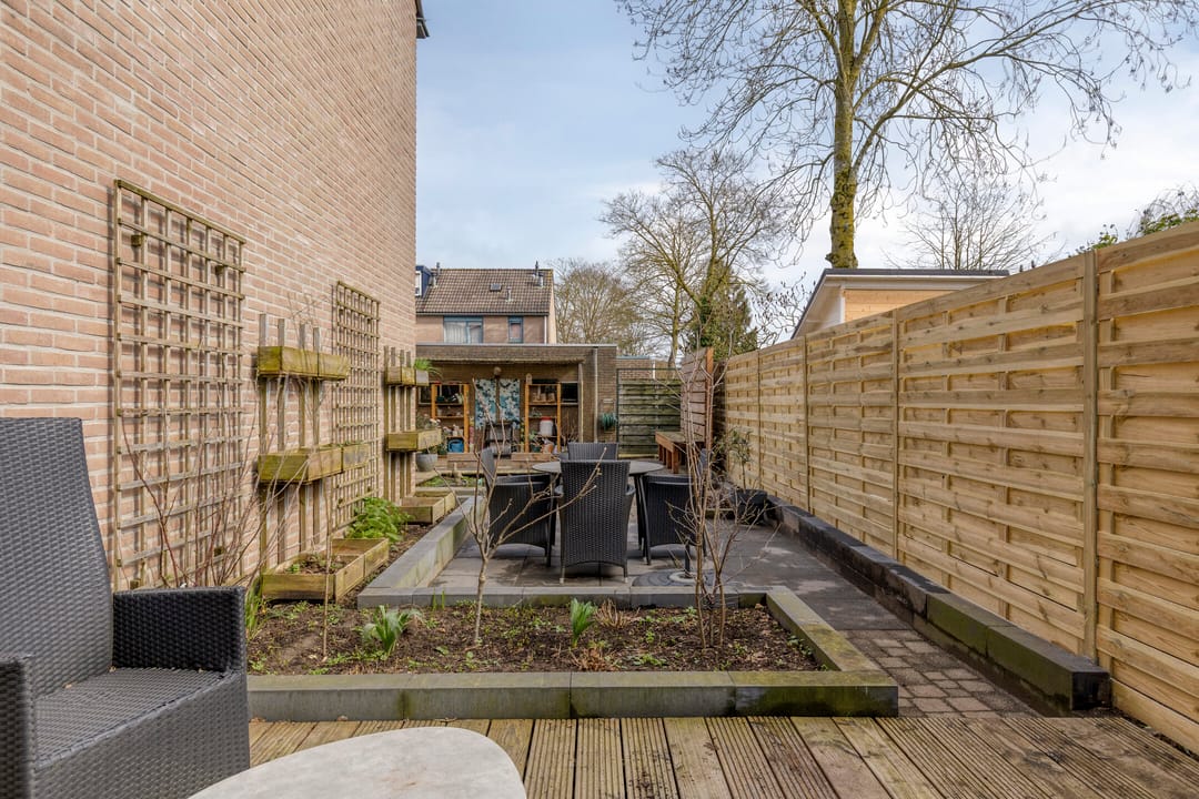 Well-Maintained Corner House with 4 Bedrooms, Energy Label A, and Spacious Garden in Quiet Warnsveld Location — 27