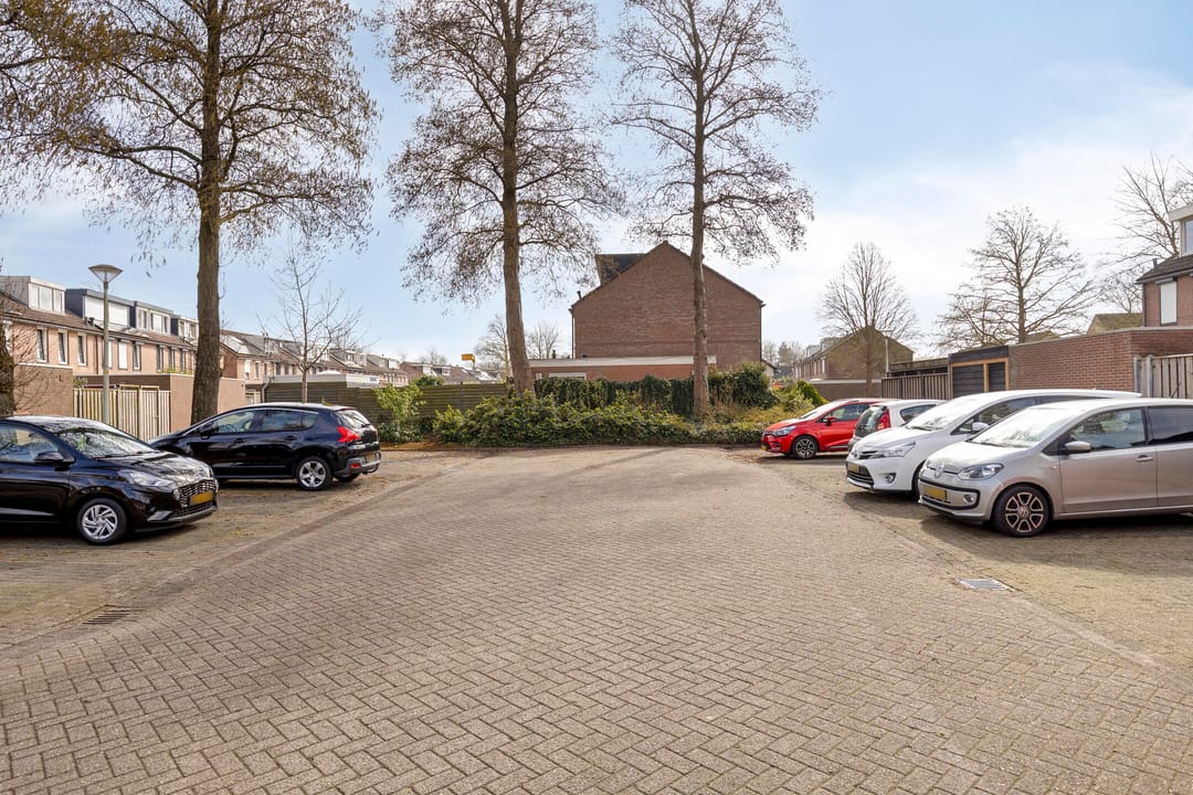 Well-Maintained Corner House with 4 Bedrooms, Energy Label A, and Spacious Garden in Quiet Warnsveld Location — 30