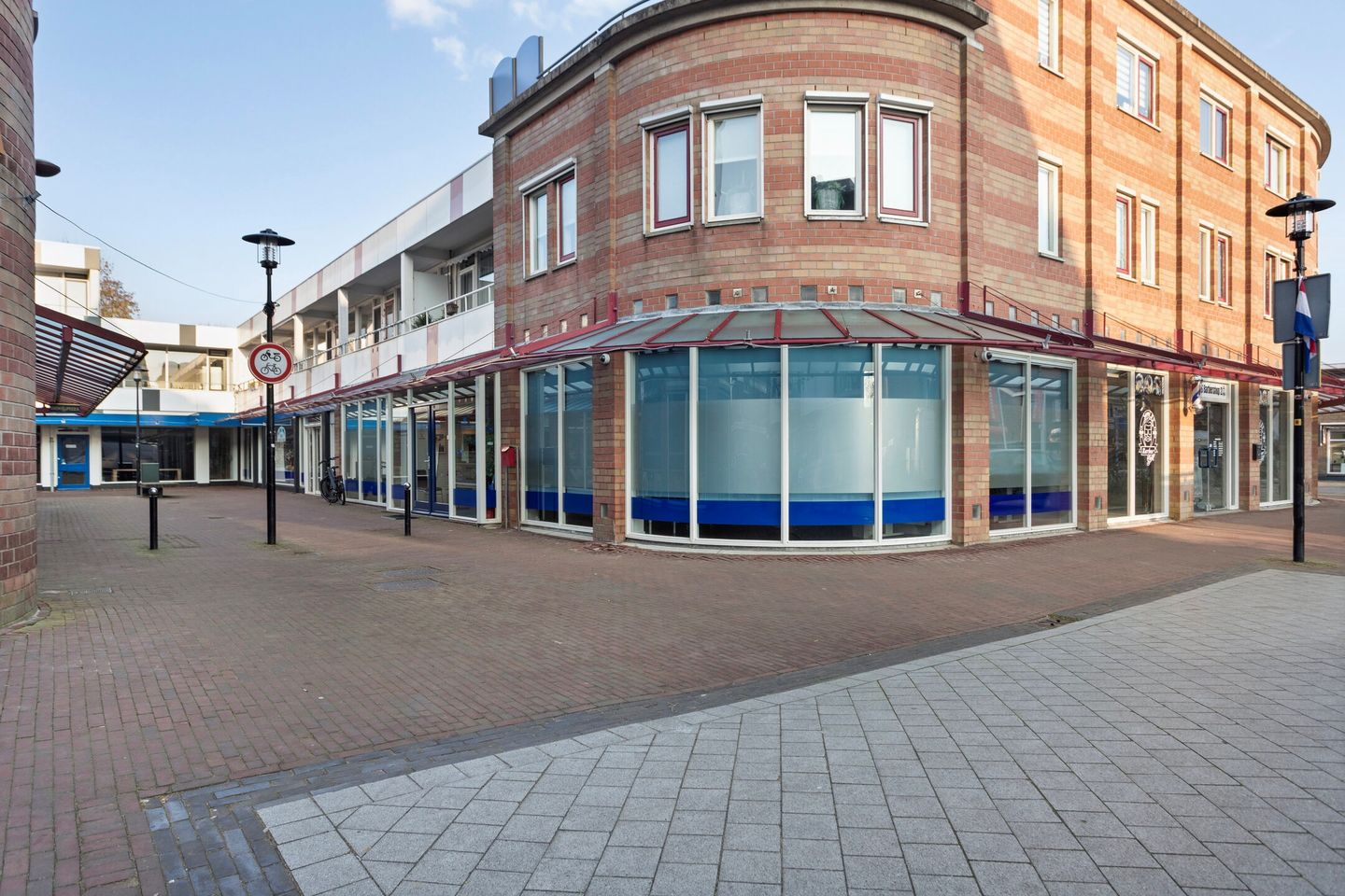 View photo 2 of Raadhuisplein 47