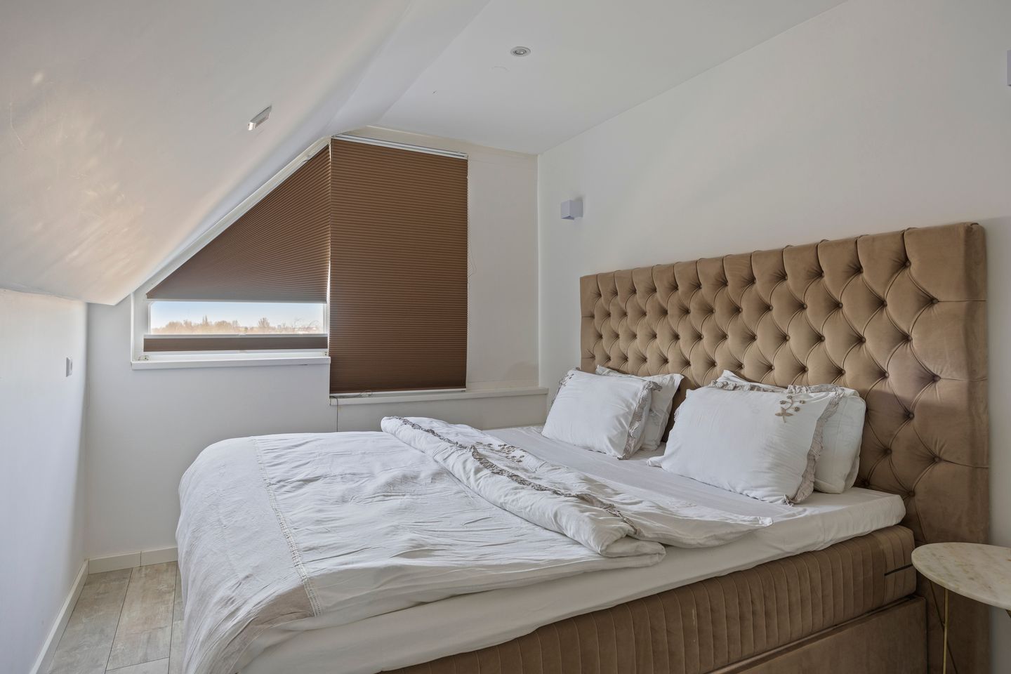 Spacious modern 4-room maisonette with 2 south-facing roof terraces — 20