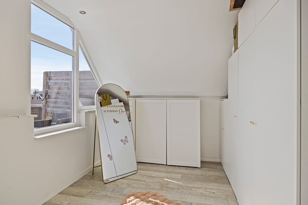 Spacious modern 4-room maisonette with 2 south-facing roof terraces — 24