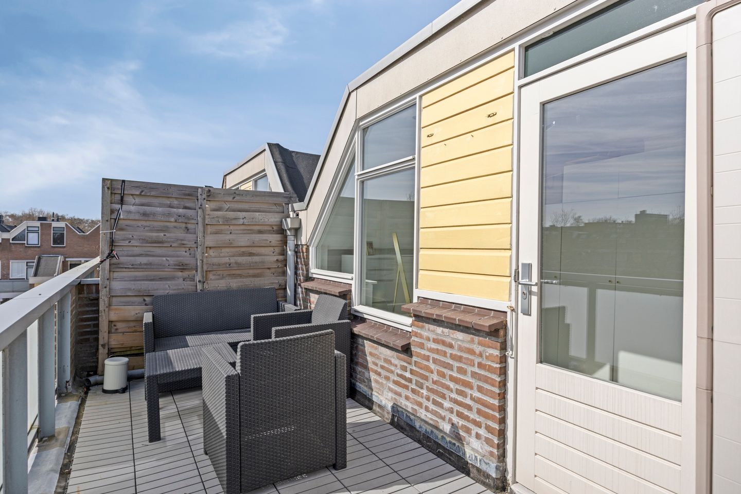 Spacious modern 4-room maisonette with 2 south-facing roof terraces — 26
