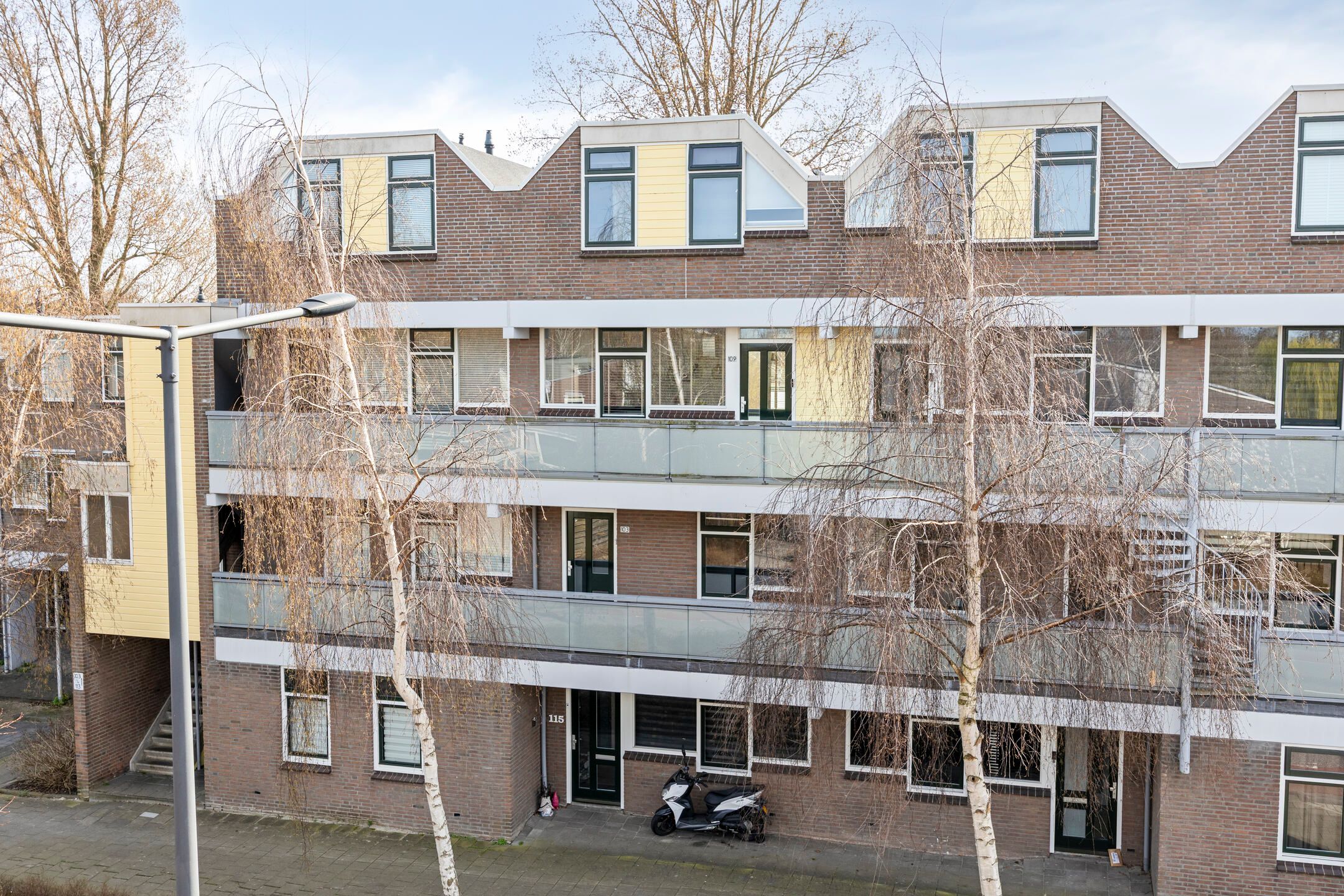 Spacious modern 4-room maisonette with 2 south-facing roof terraces — 28