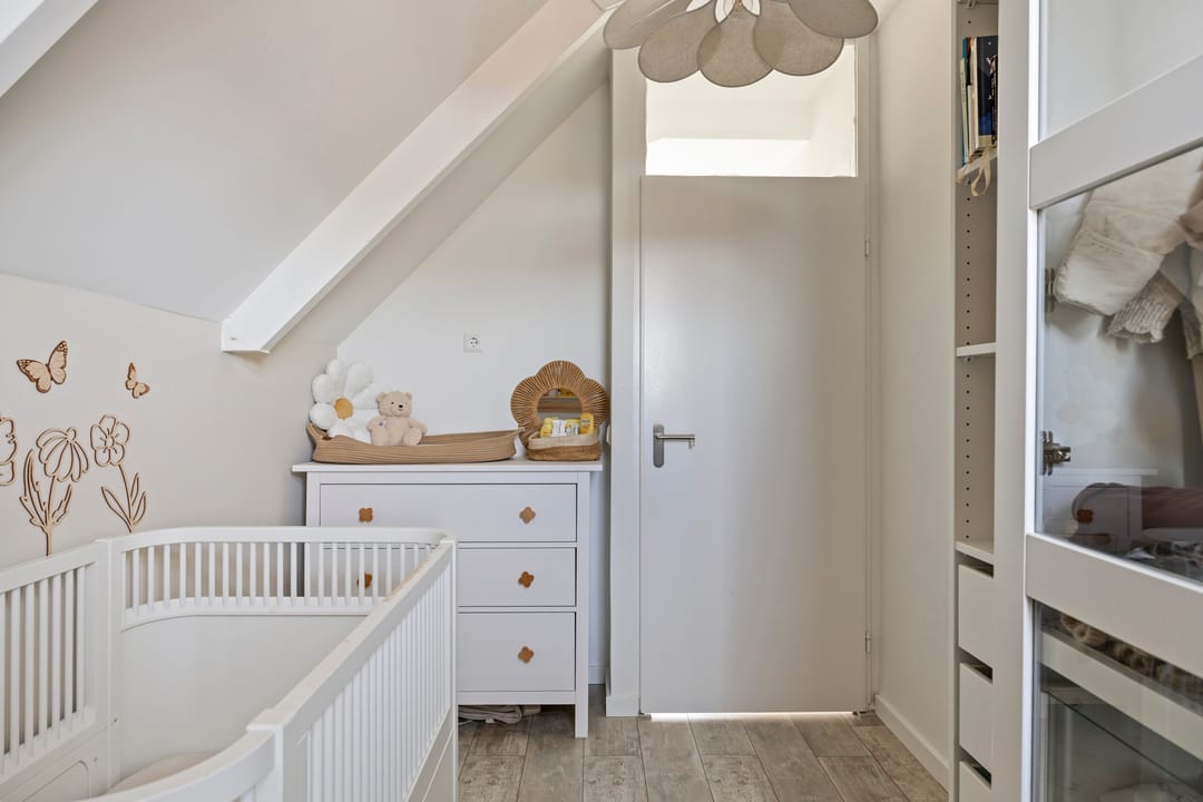 Spacious modern 4-room maisonette with 2 south-facing roof terraces — 18