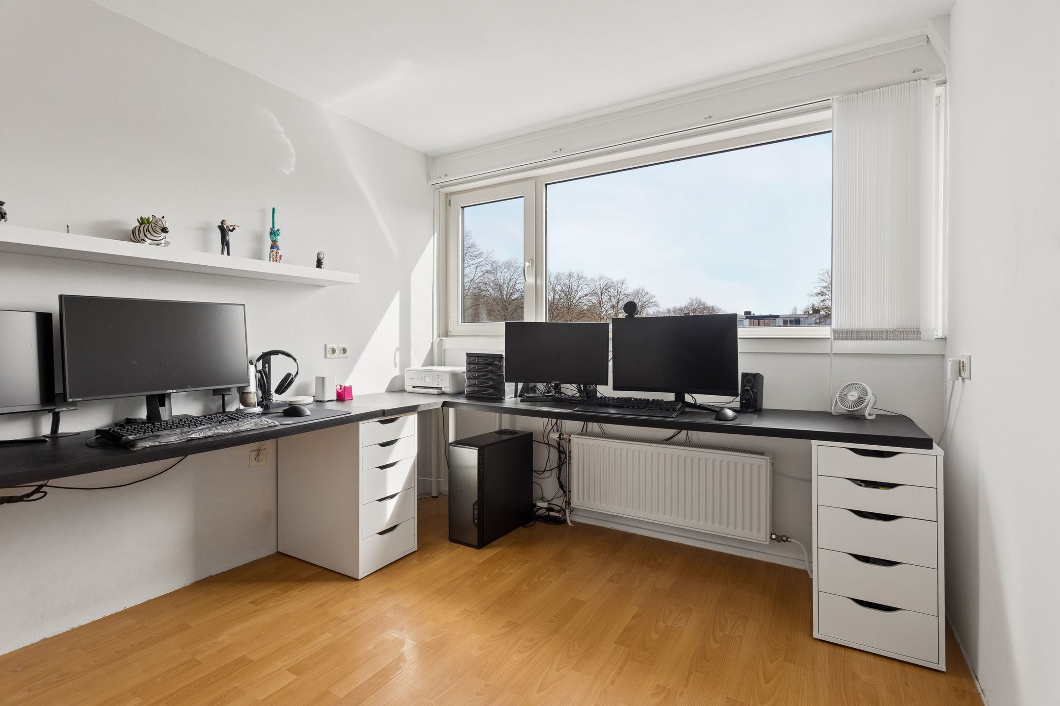 Spacious Family Home with Solar Panels and Terrace in Lelystad — 35