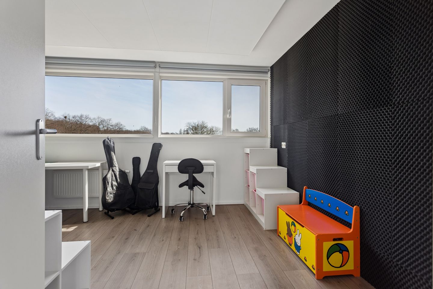 Spacious Family Home with Solar Panels and Terrace in Lelystad — 51