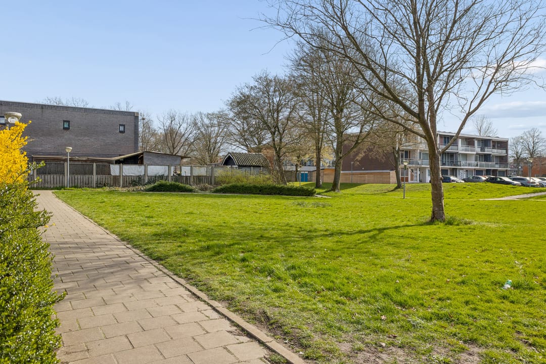 Spacious Family Home with Solar Panels and Terrace in Lelystad — 67