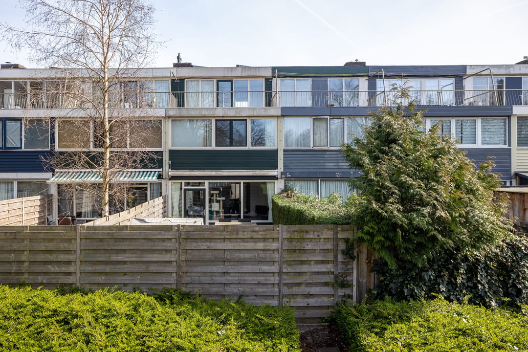 Spacious Family Home with Solar Panels and Terrace in Lelystad — 63