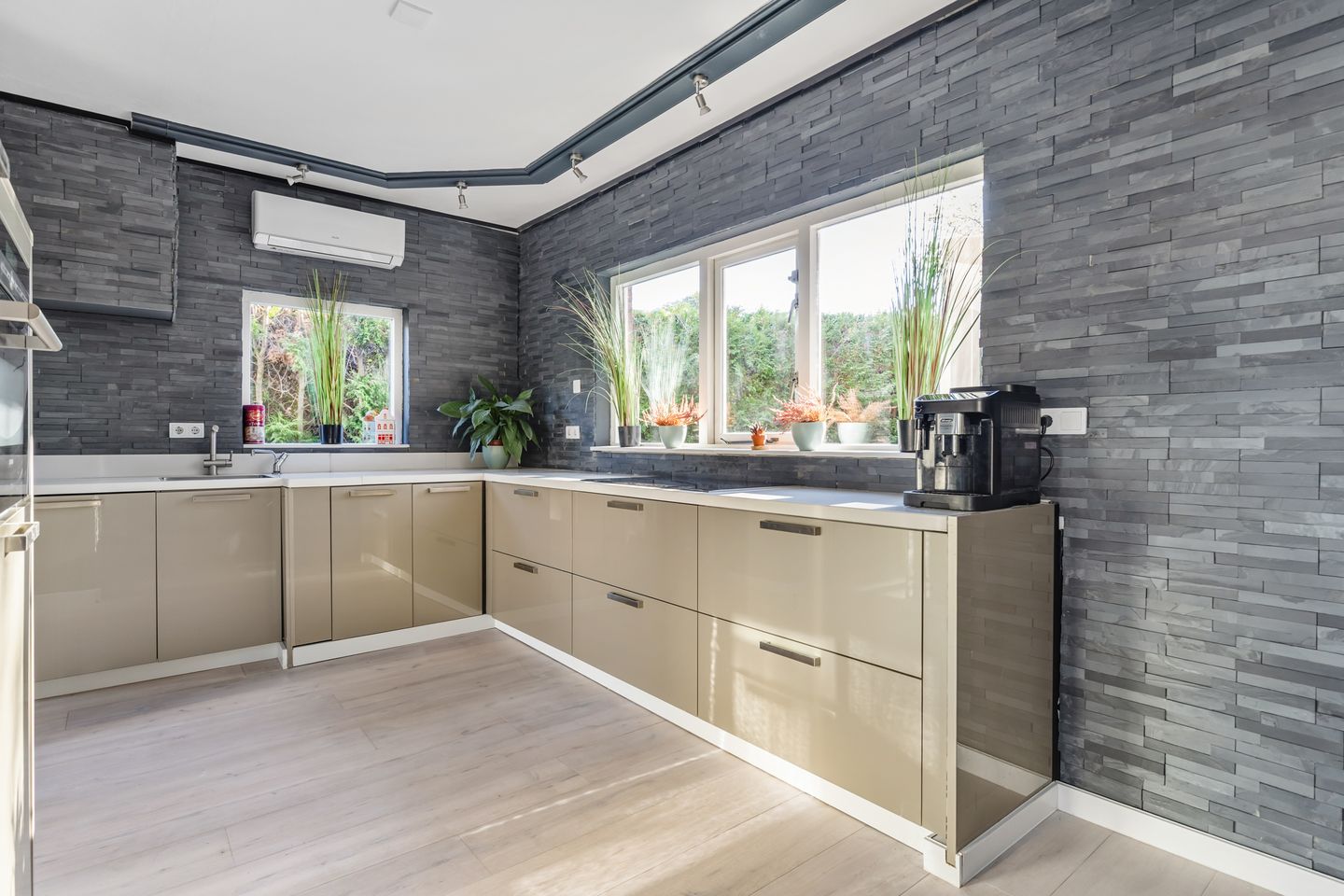 Characterful Corner Home in Charming Ginneken — 17