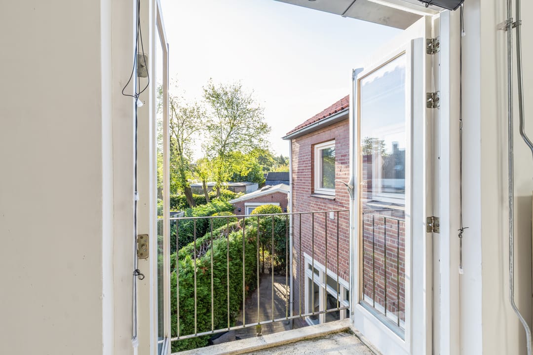 Characterful Corner Home in Charming Ginneken — 65
