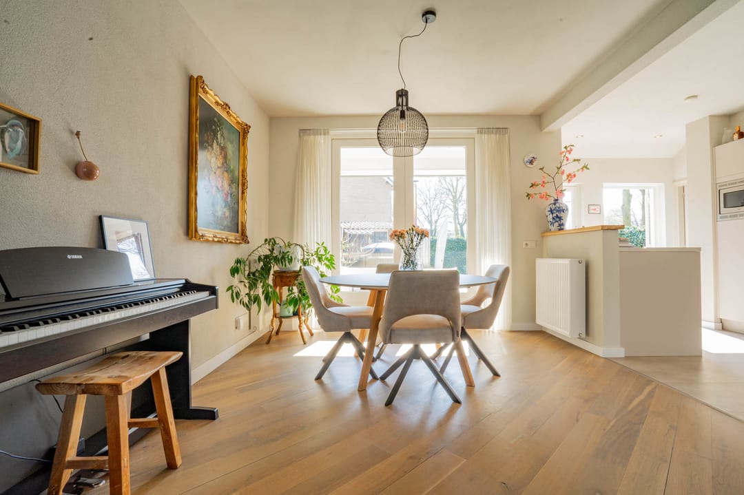 Photo 11 of Willemstraat 2