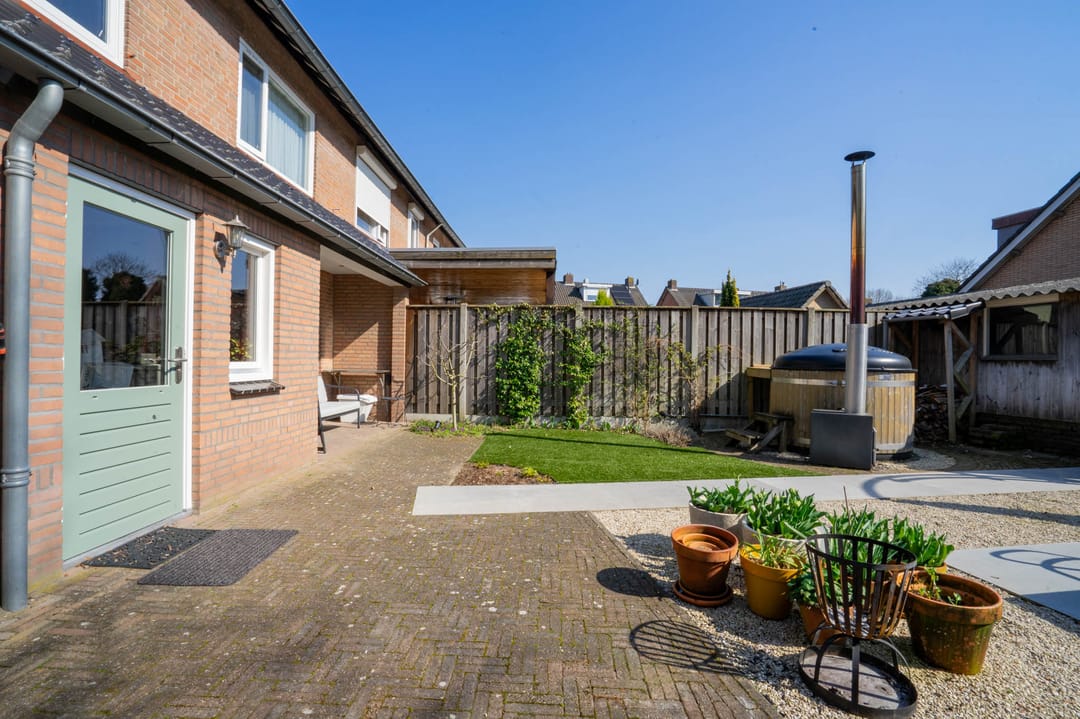 Photo 37 of Willemstraat 2