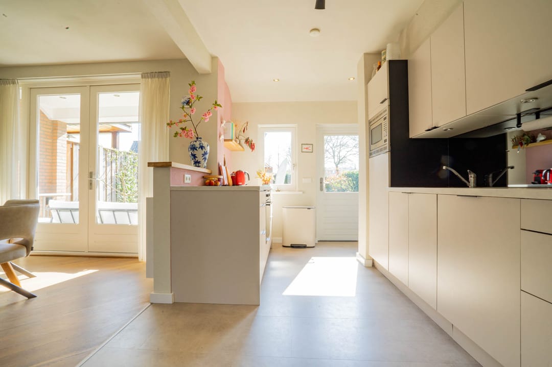 Photo 17 of Willemstraat 2