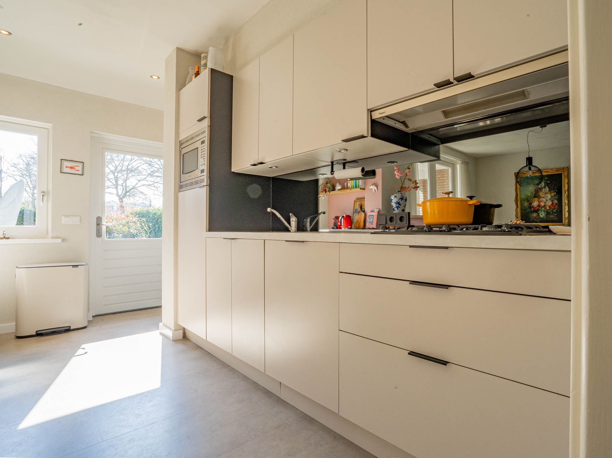 Photo 18 of Willemstraat 2