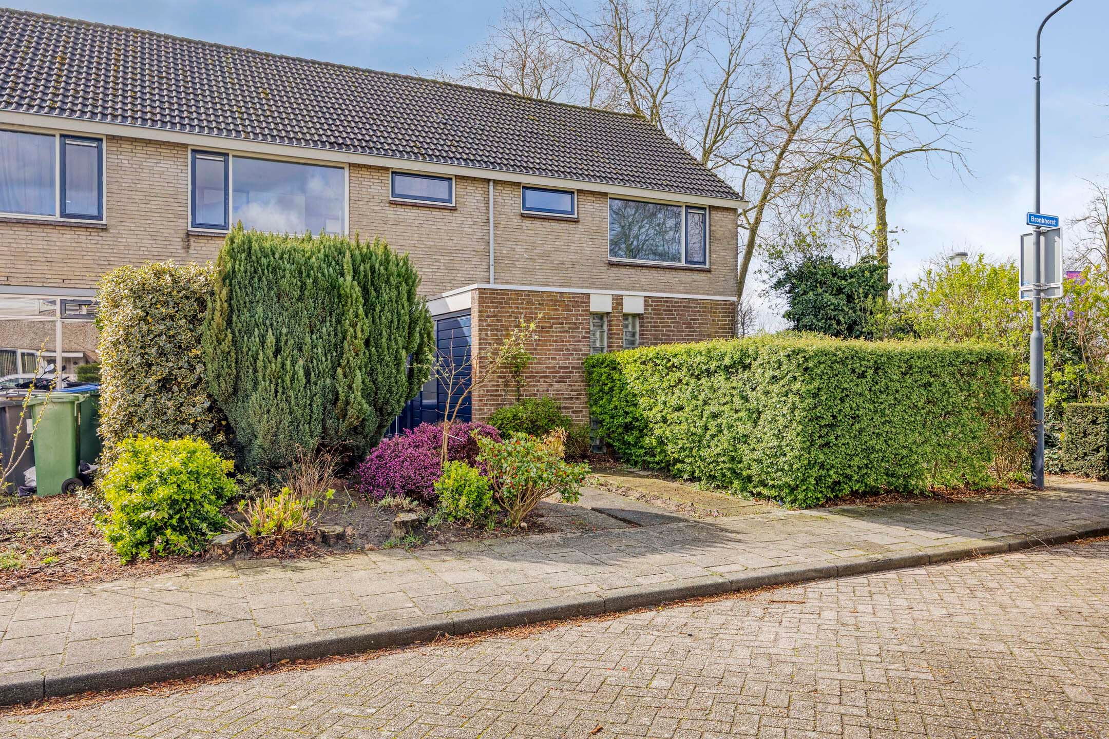 Photo 30 of Bronkhorst 4