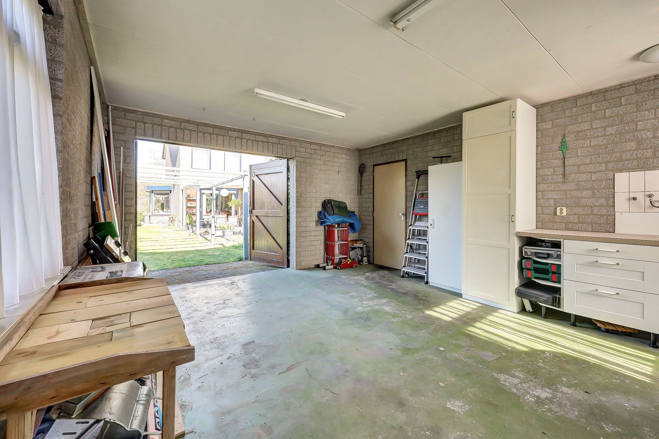 Photo 36 of Woeziksestraat 658