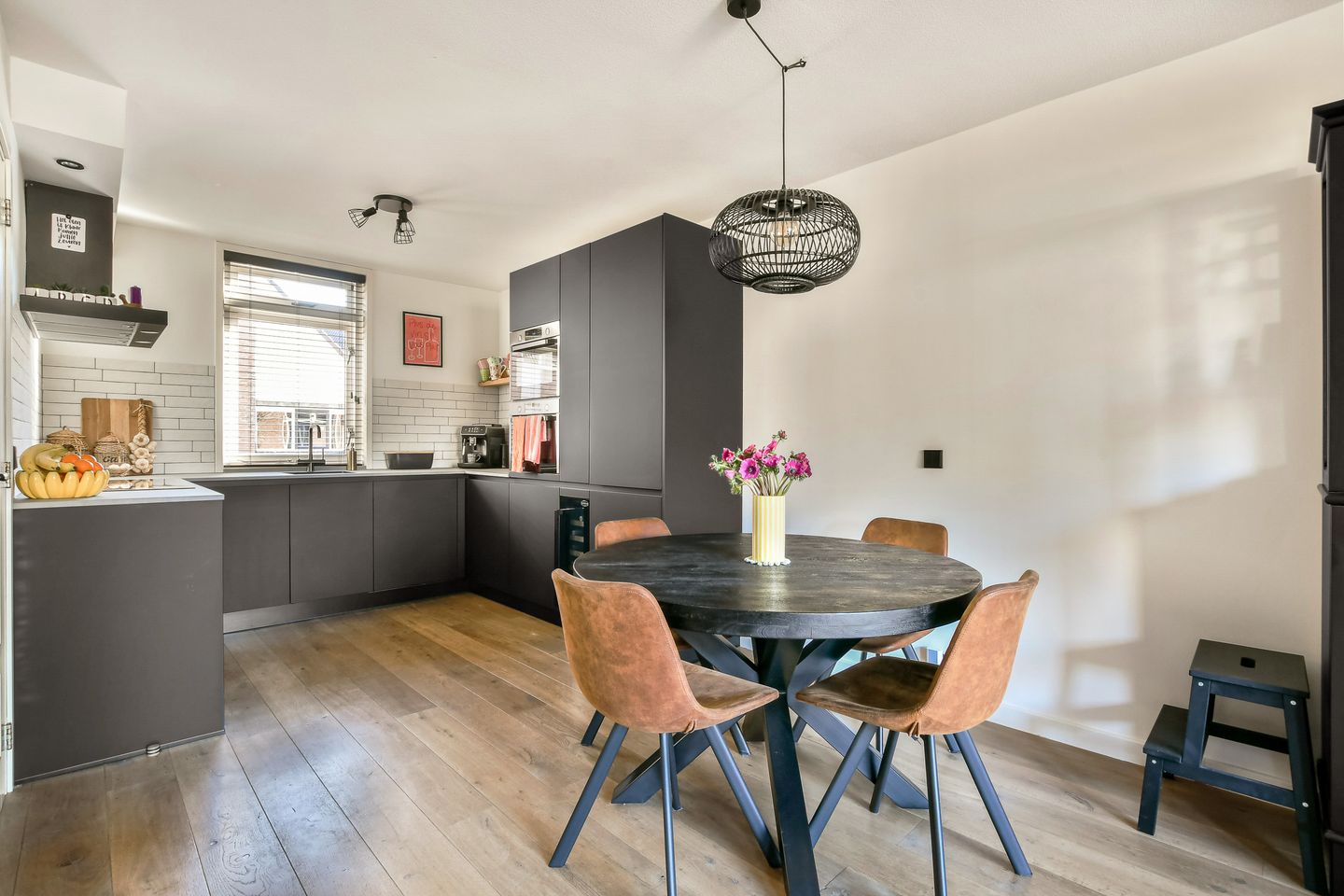 Photo 5 of Schaepmanstraat 12