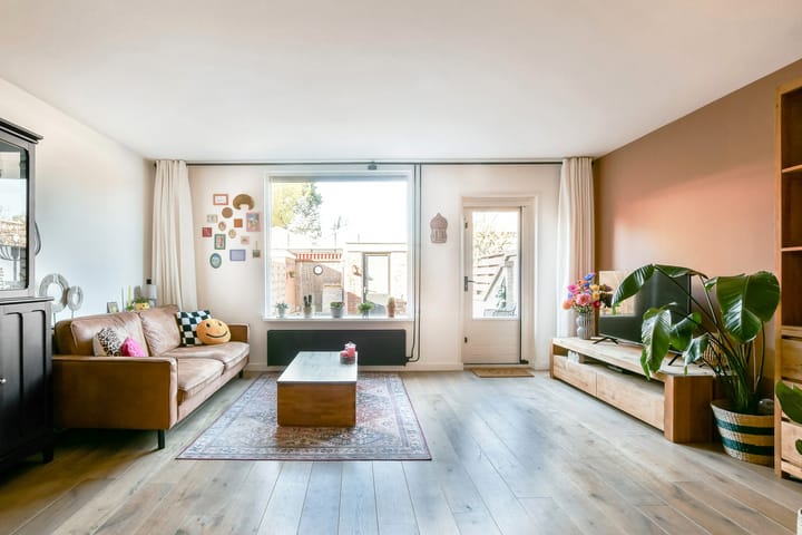 Photo 4 of Schaepmanstraat 12