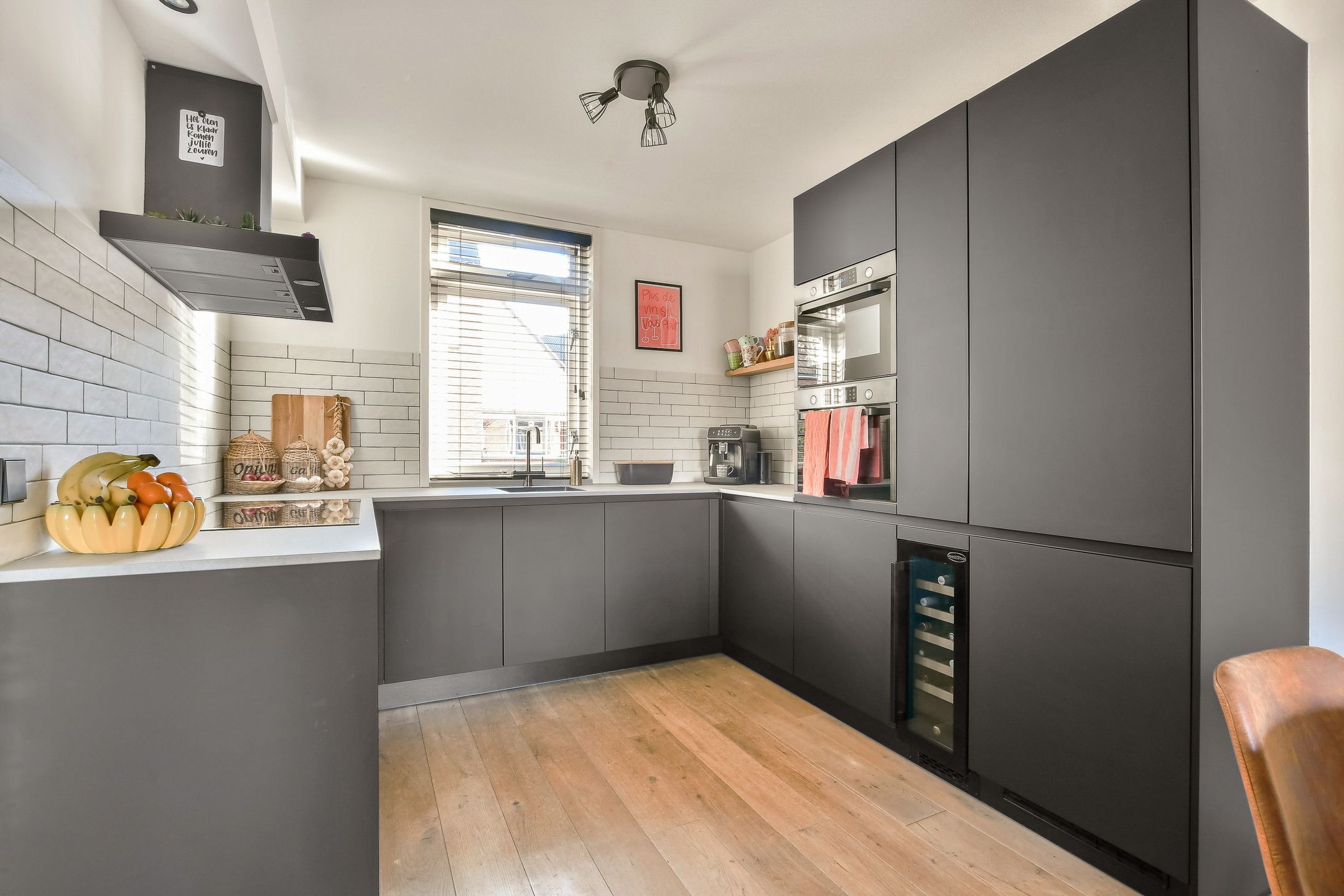 Photo 6 of Schaepmanstraat 12