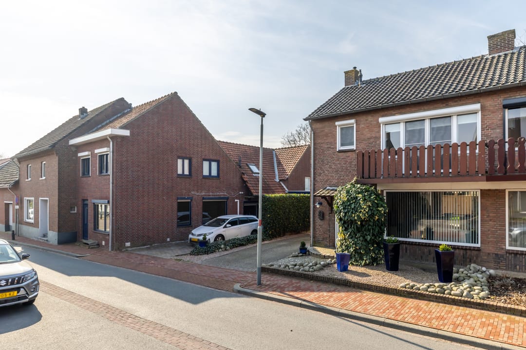 Photo 28 of Kluisstraat 44