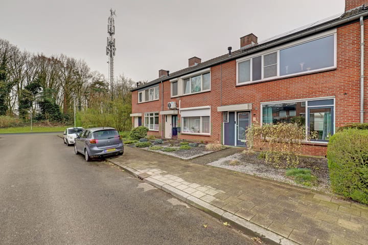 Photo 2 of Vincent van Goghstraat 20