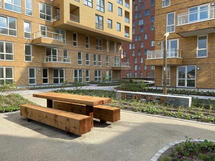 Photo 3 of Mahoniehout 68