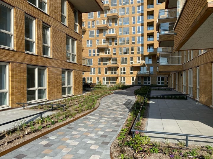 Photo 2 of Mahoniehout 68