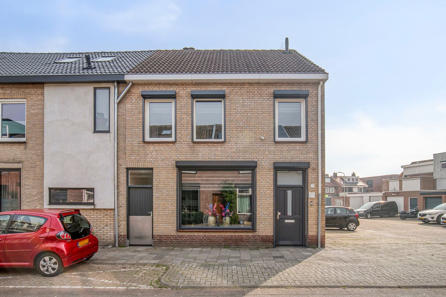 Foto 40 van Deken Sandersstraat 16