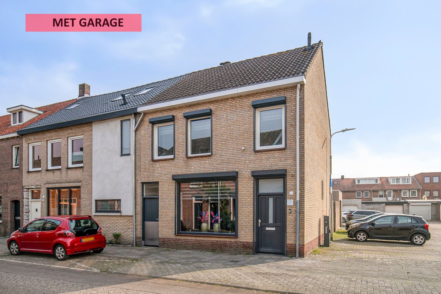 Photo 1 of Deken Sandersstraat 16