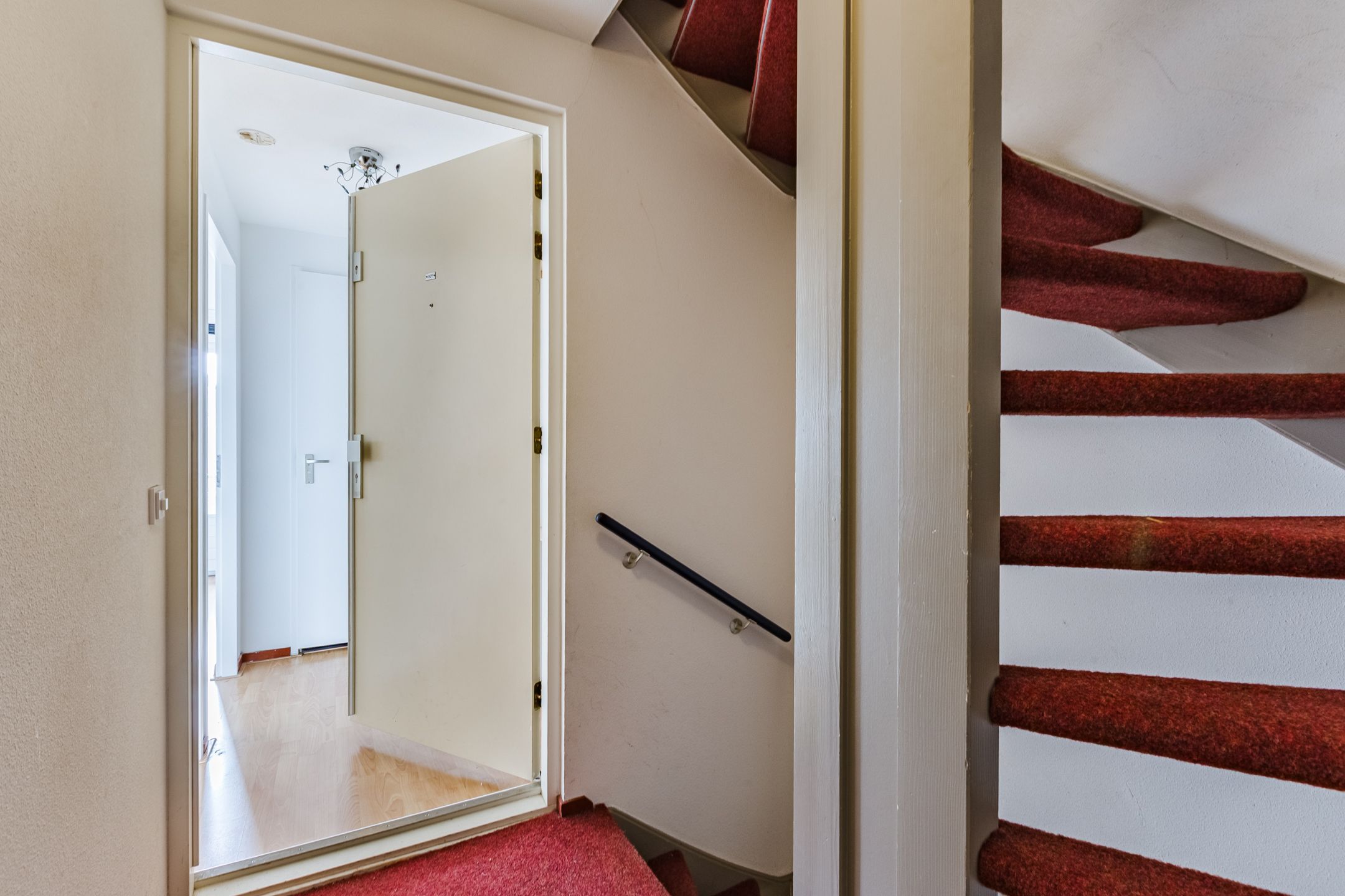 Photo 6 of Dapperstraat 92-B