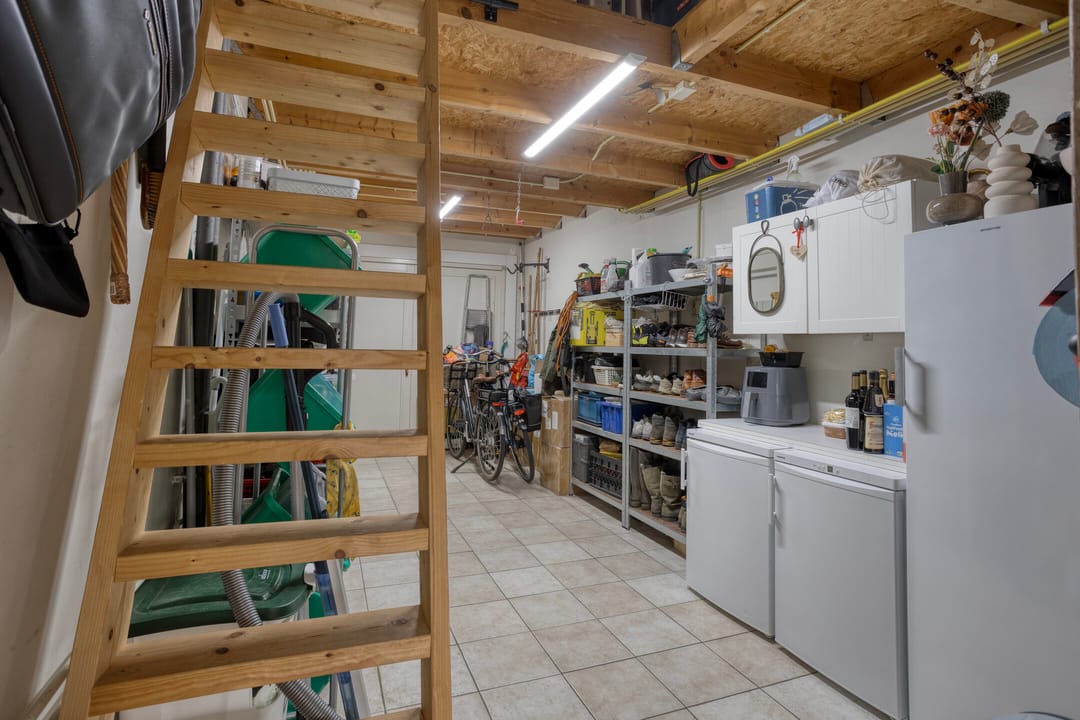 Photo 38 of Meander 5