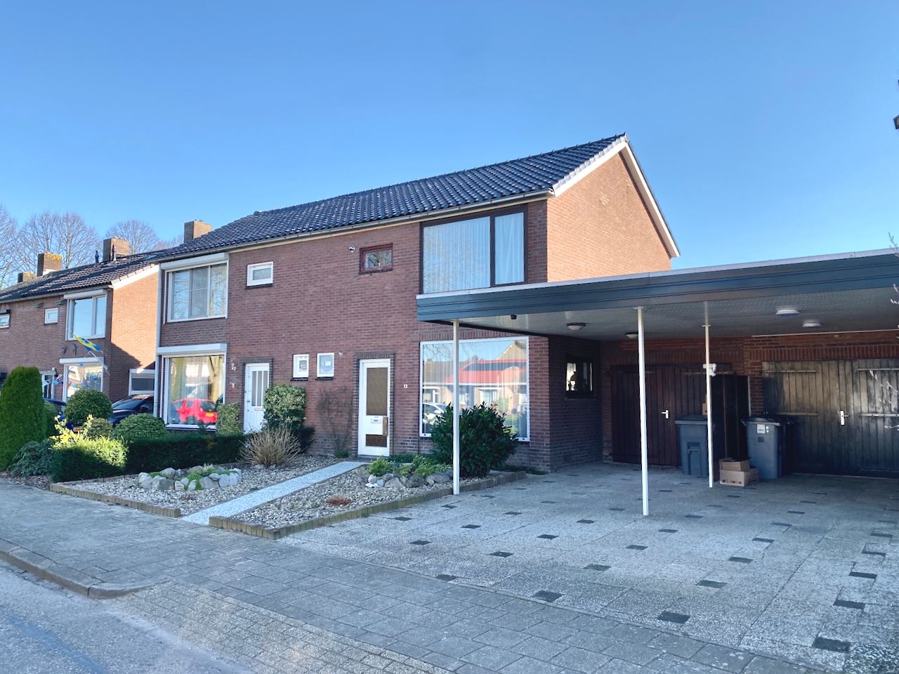 Renovation Opportunity with Garage and Sunny South-Facing Garden in Gendt — 28