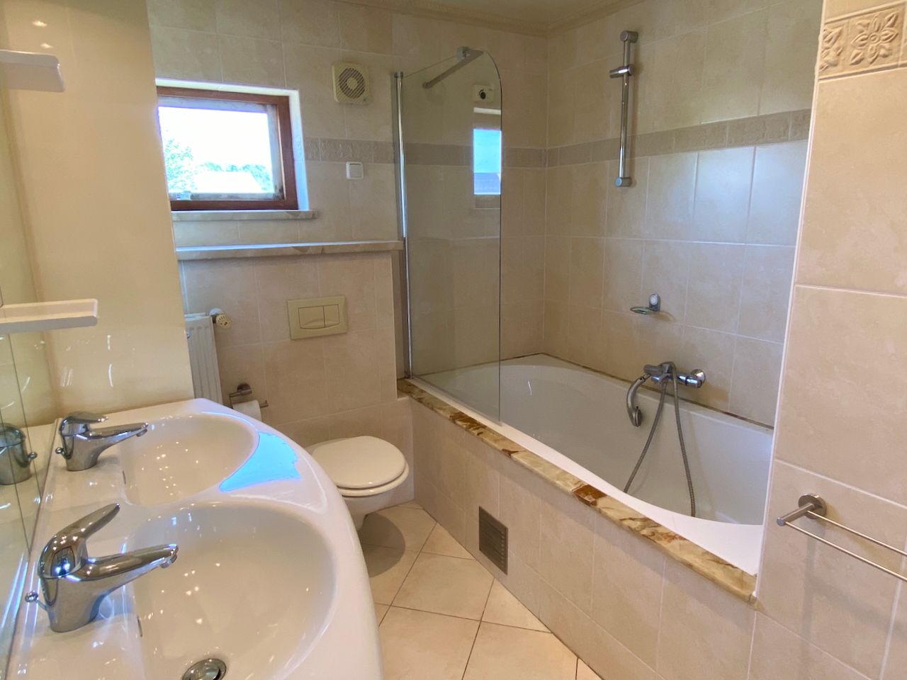 Renovation Opportunity with Garage and Sunny South-Facing Garden in Gendt — 26