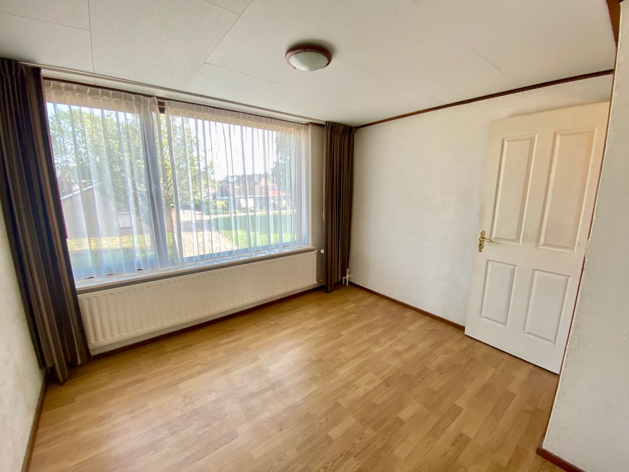 Renovation Opportunity with Garage and Sunny South-Facing Garden in Gendt — 19