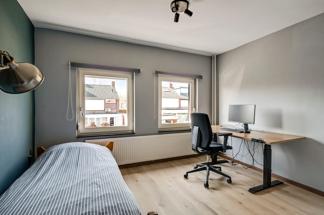 Foto 37 van Van Den Bongaertstraat 3