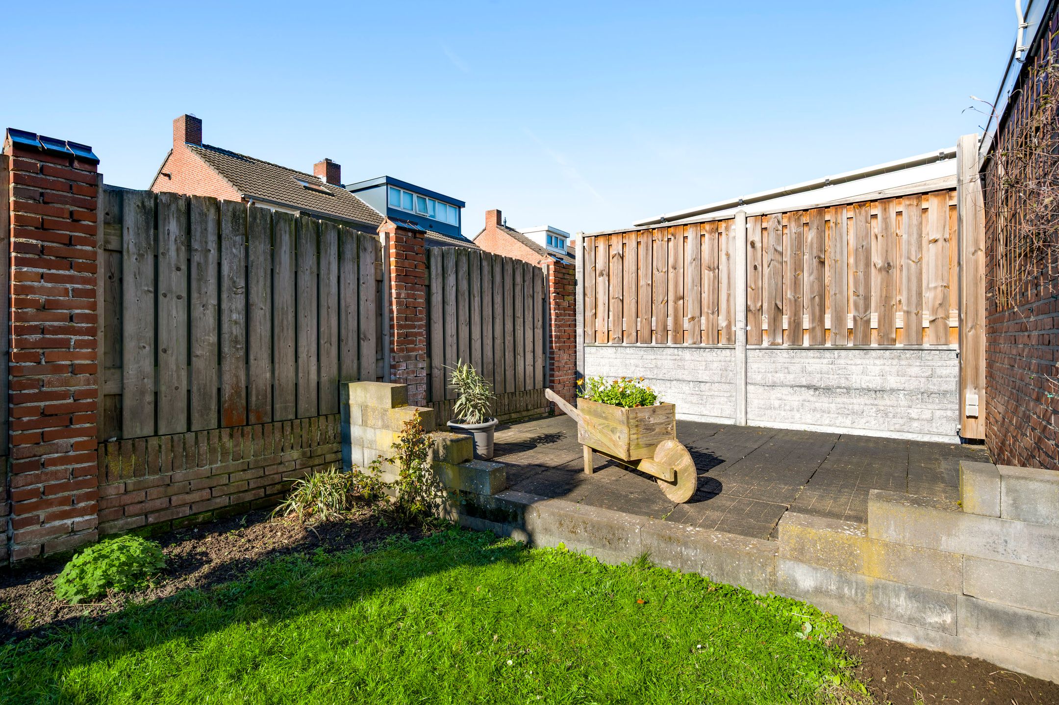 Foto 42 van Van Den Bongaertstraat 3