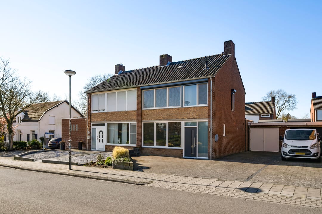 Foto 41 van Van Den Bongaertstraat 3