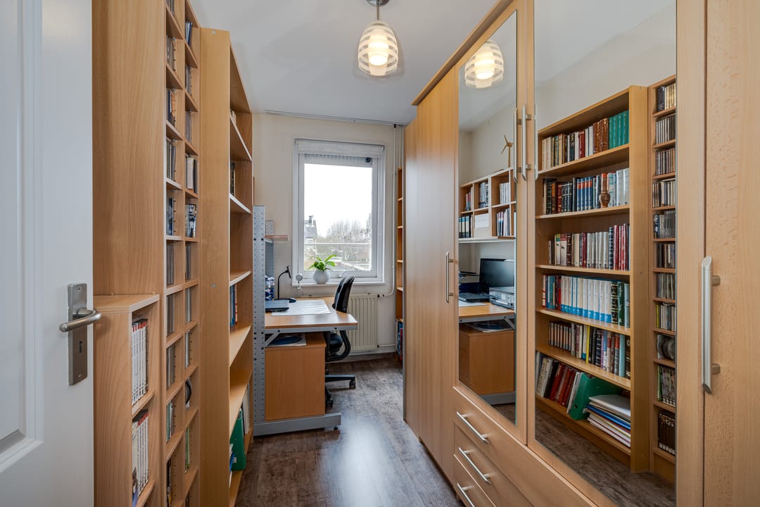 Spacious Extended Five-Room Terraced House in Voorschoten Bijdorp — 23