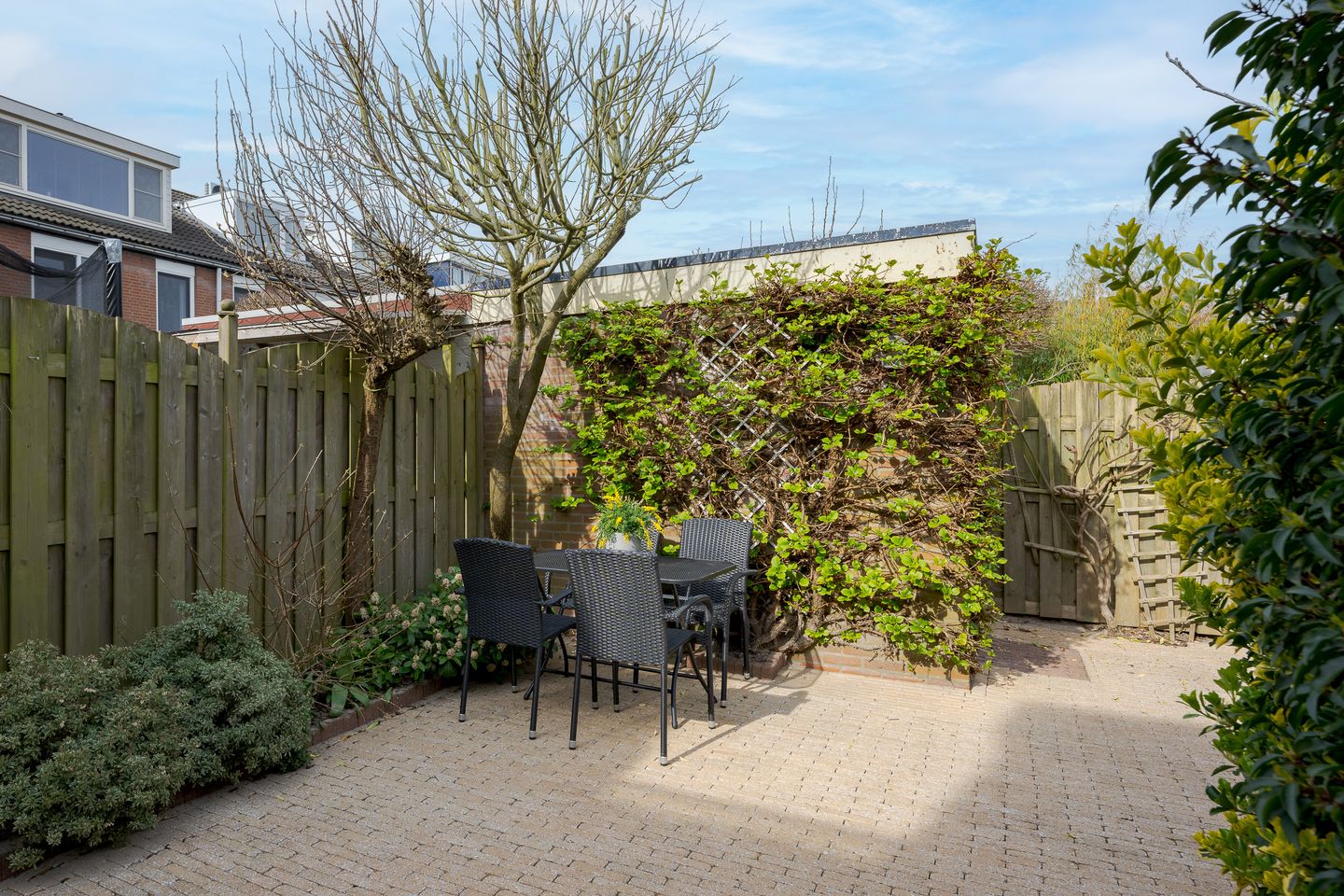 Spacious Extended Five-Room Terraced House in Voorschoten Bijdorp — 40
