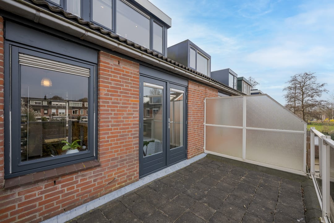 Spacious Extended Five-Room Terraced House in Voorschoten Bijdorp — 28