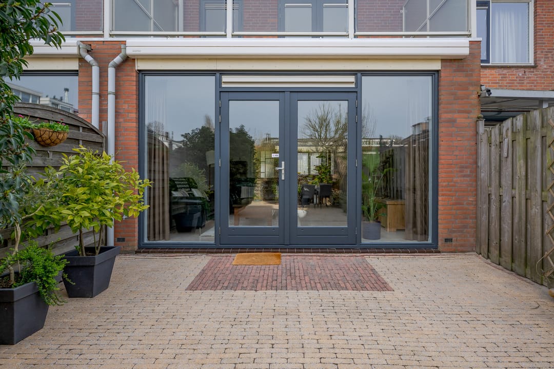 Spacious Extended Five-Room Terraced House in Voorschoten Bijdorp — 38