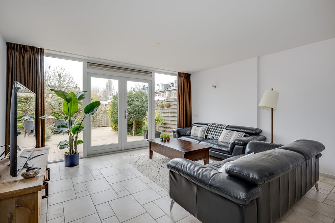 Spacious Extended Five-Room Terraced House in Voorschoten Bijdorp — 17