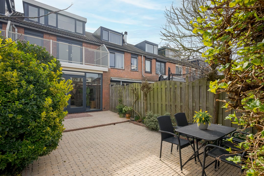 Spacious Extended Five-Room Terraced House in Voorschoten Bijdorp — 43